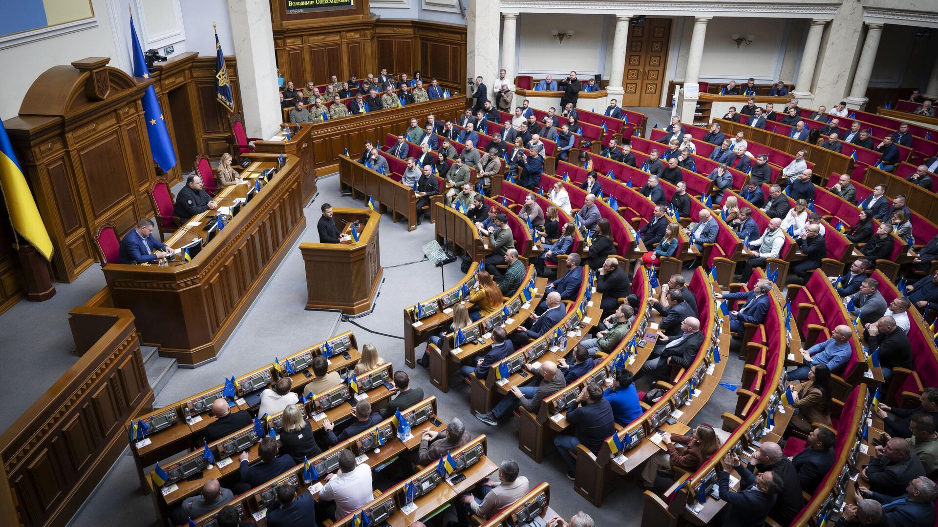 В Раде хотят включить контролируемые части ЛНР и ДНР в соседние области